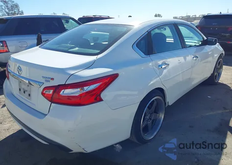 2016 Nissan Altima 2.5/2.5 S/2.5 Sl/2.5 Sr/2.5 Sv z USA, uszkodzony, nr VIN 1N4AL3AP6GN329250